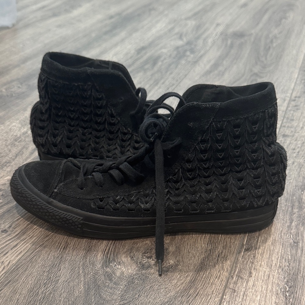 Black High-Top converse